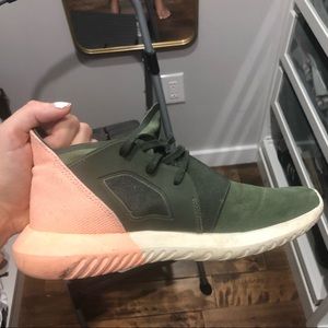 Adidas Tubular Defiant Sneaker, size 6